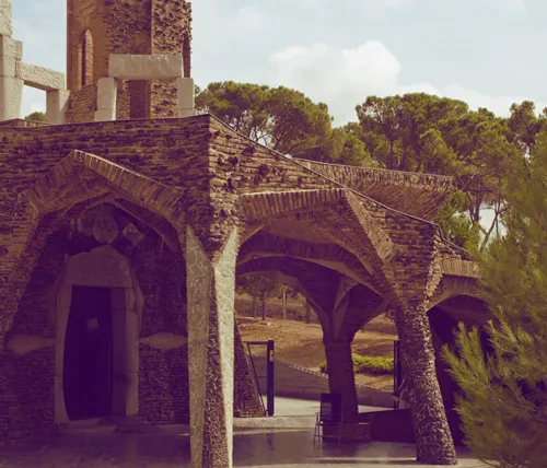 Cripta de Gaudí en la colonia Güell