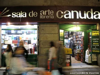 Librería Canuda y el cartel misterioso
