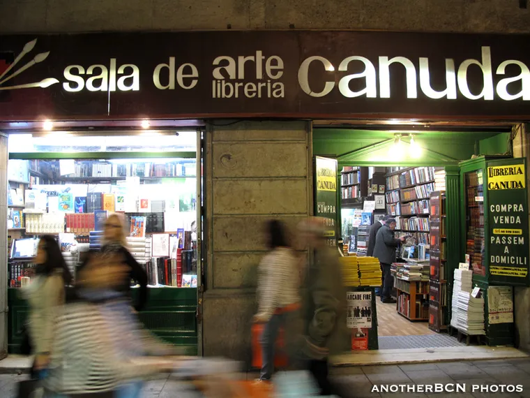 Librería Canuda y el cartel misterioso