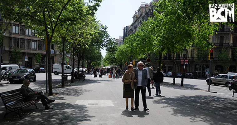 Rambla Catalunya, jirafa Coqueta y toro Pensador | Barcelona